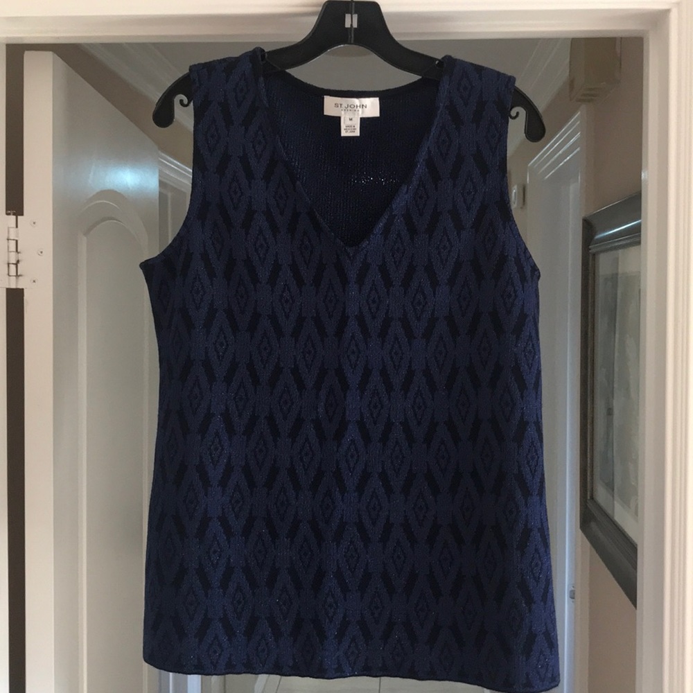 St. John evening V neck top